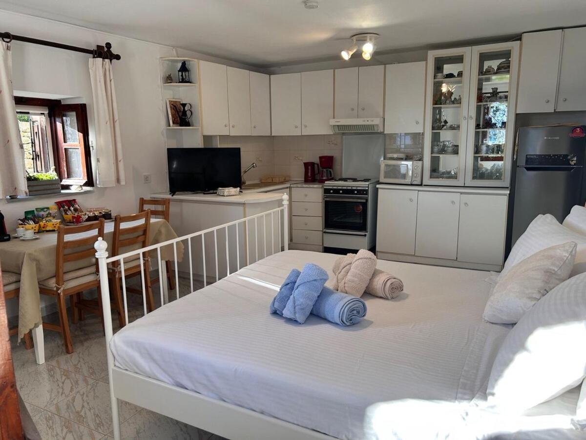 Grandpa Simos' Traditional Guest House Agios Romanos Екстер'єр фото